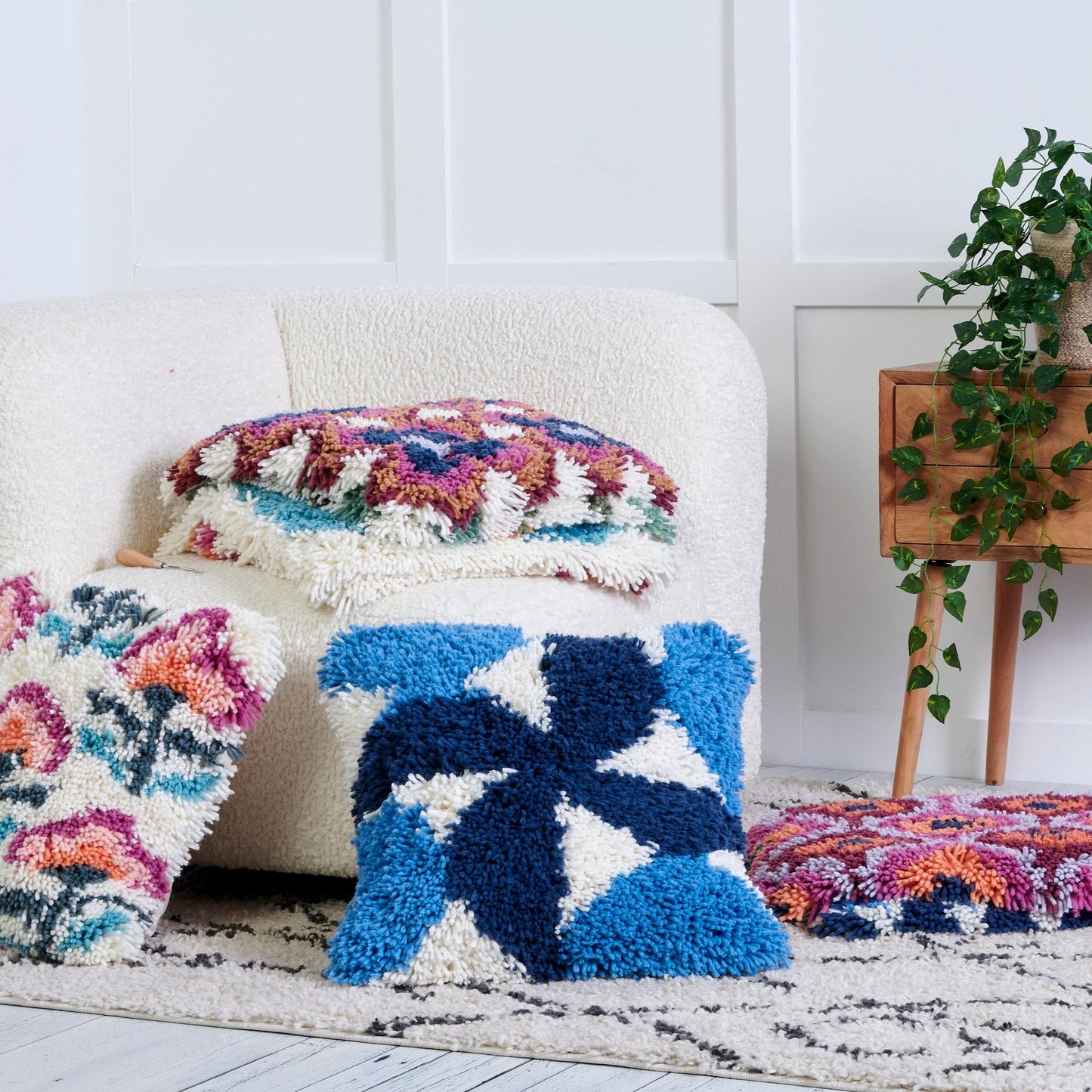 Bernat Latch It Kit - Fleece Pillow