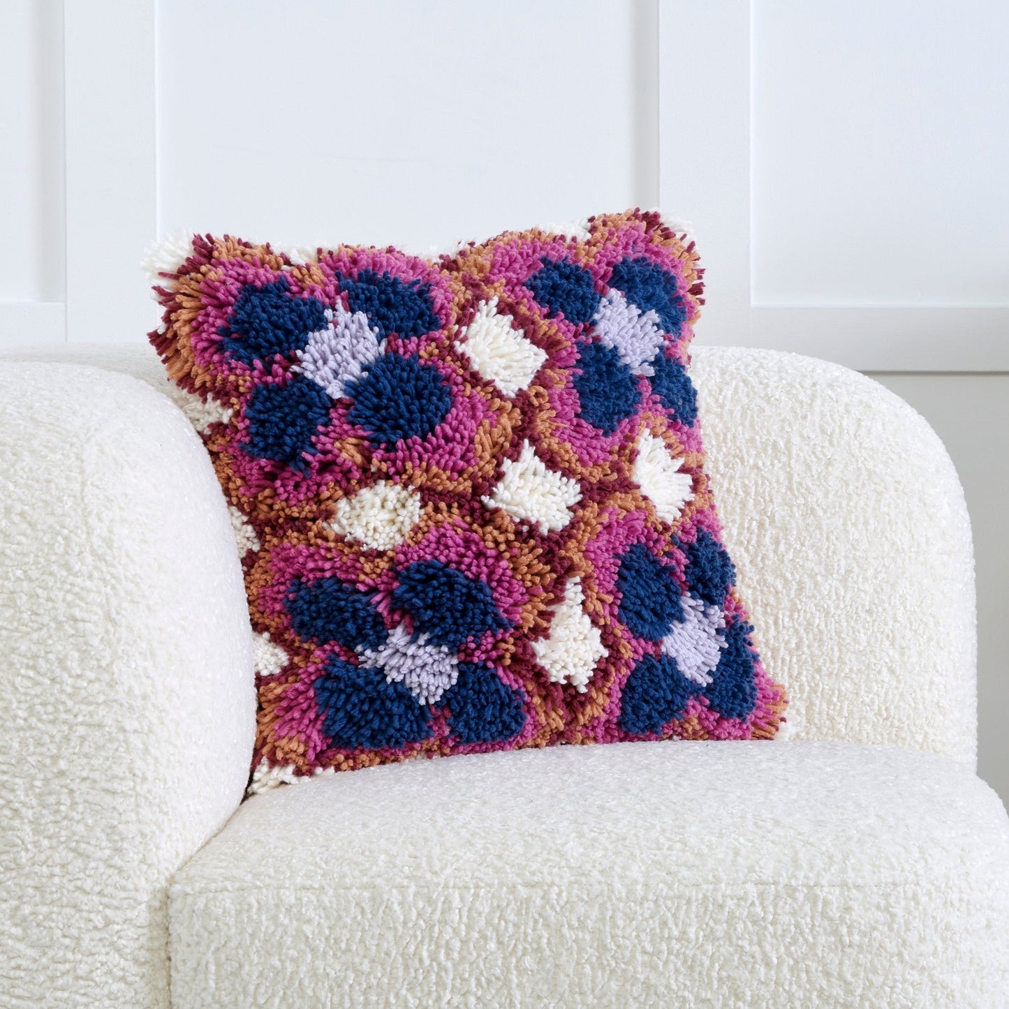 Bernat Latch It Kit - Fleece Pillow